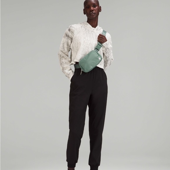 NWT Lululemon Belt Bag - Picture 6 of 7